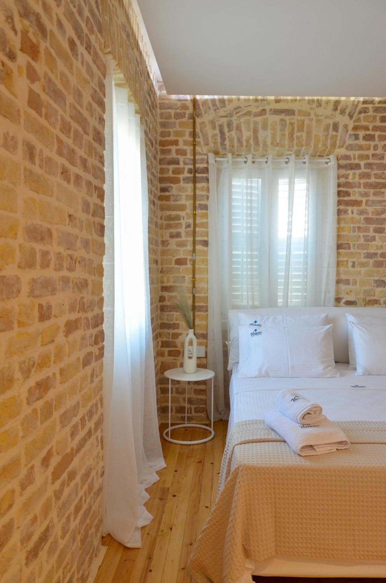 Vailato Swan White Suite コルフ島 エクステリア 写真